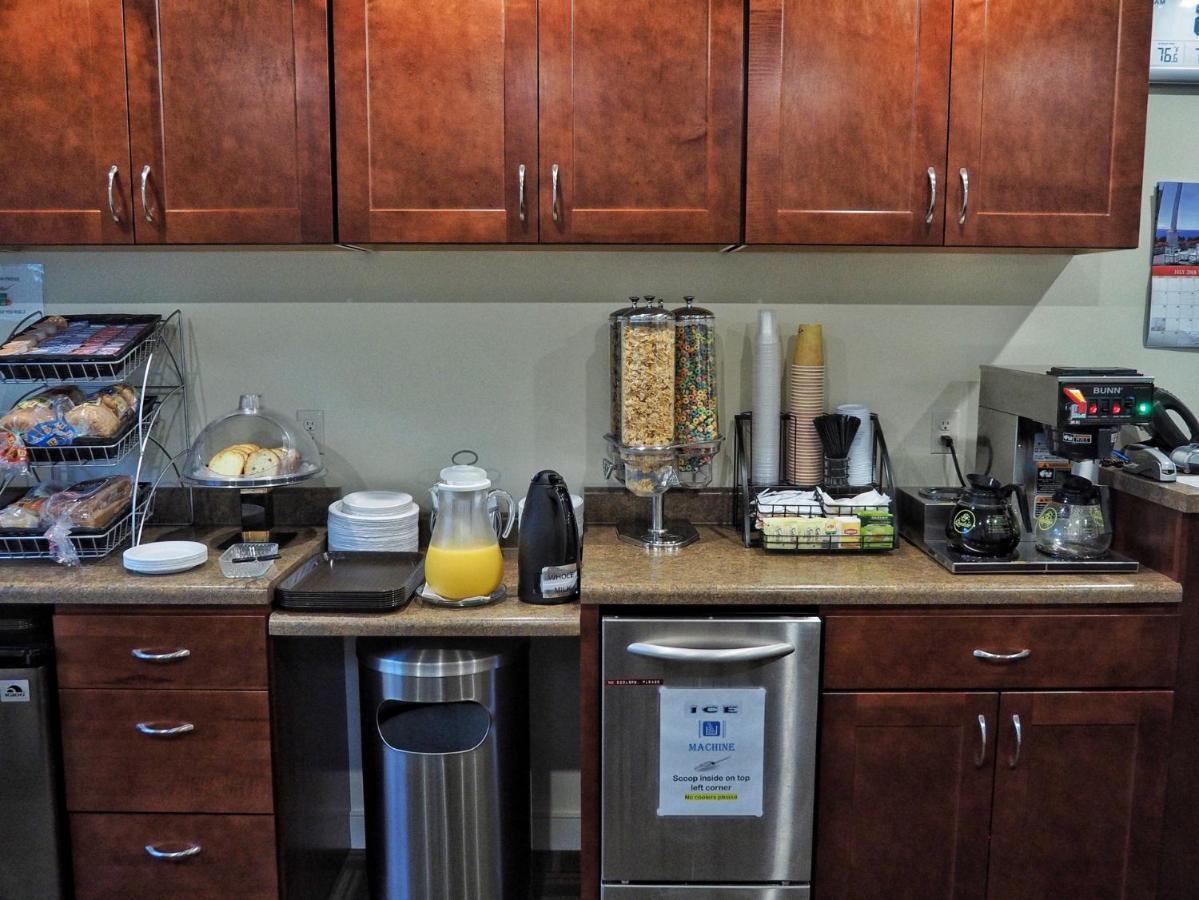 Maple Terrace Motel Williamstown Bagian luar foto