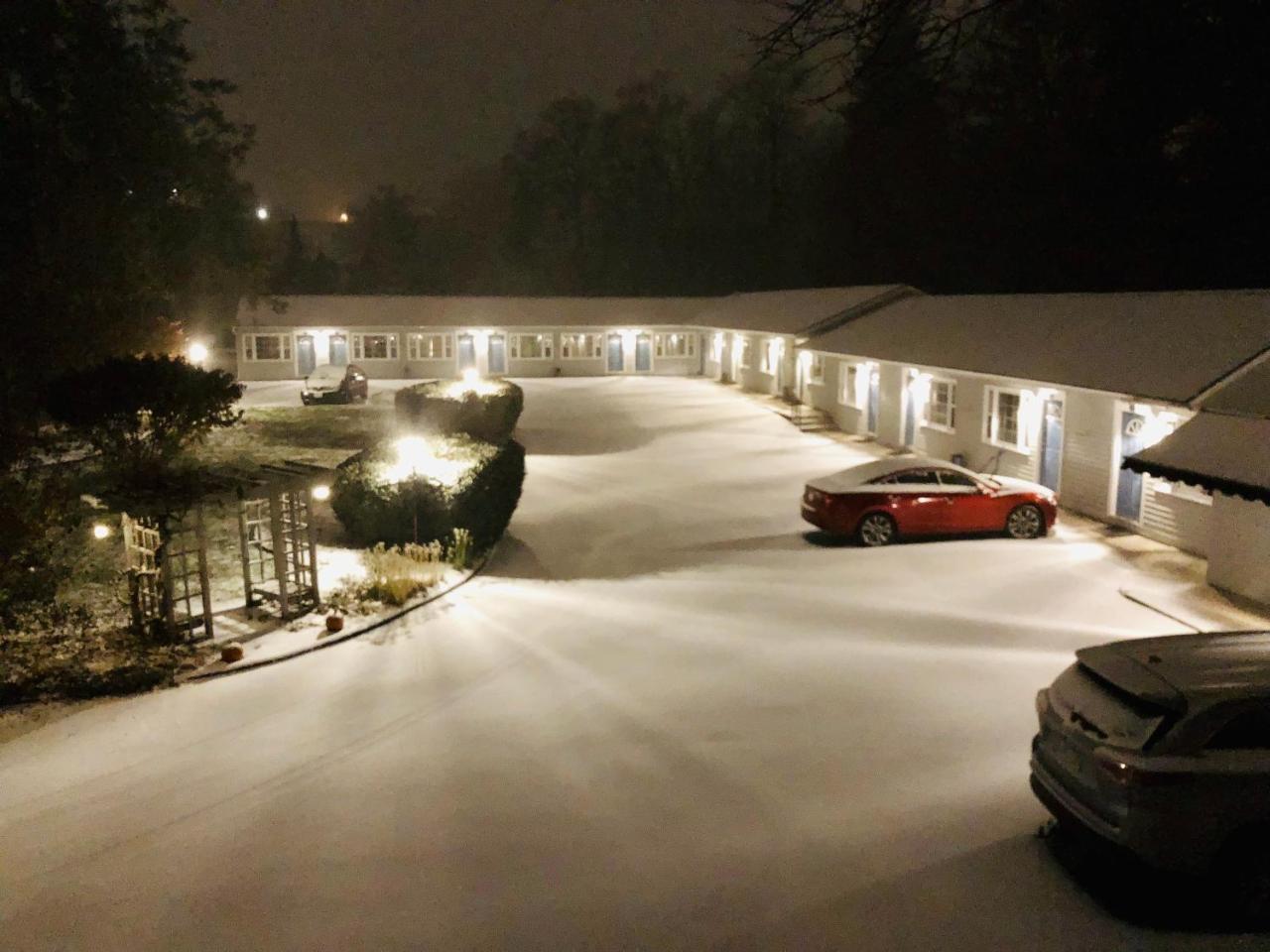 Maple Terrace Motel Williamstown Bagian luar foto