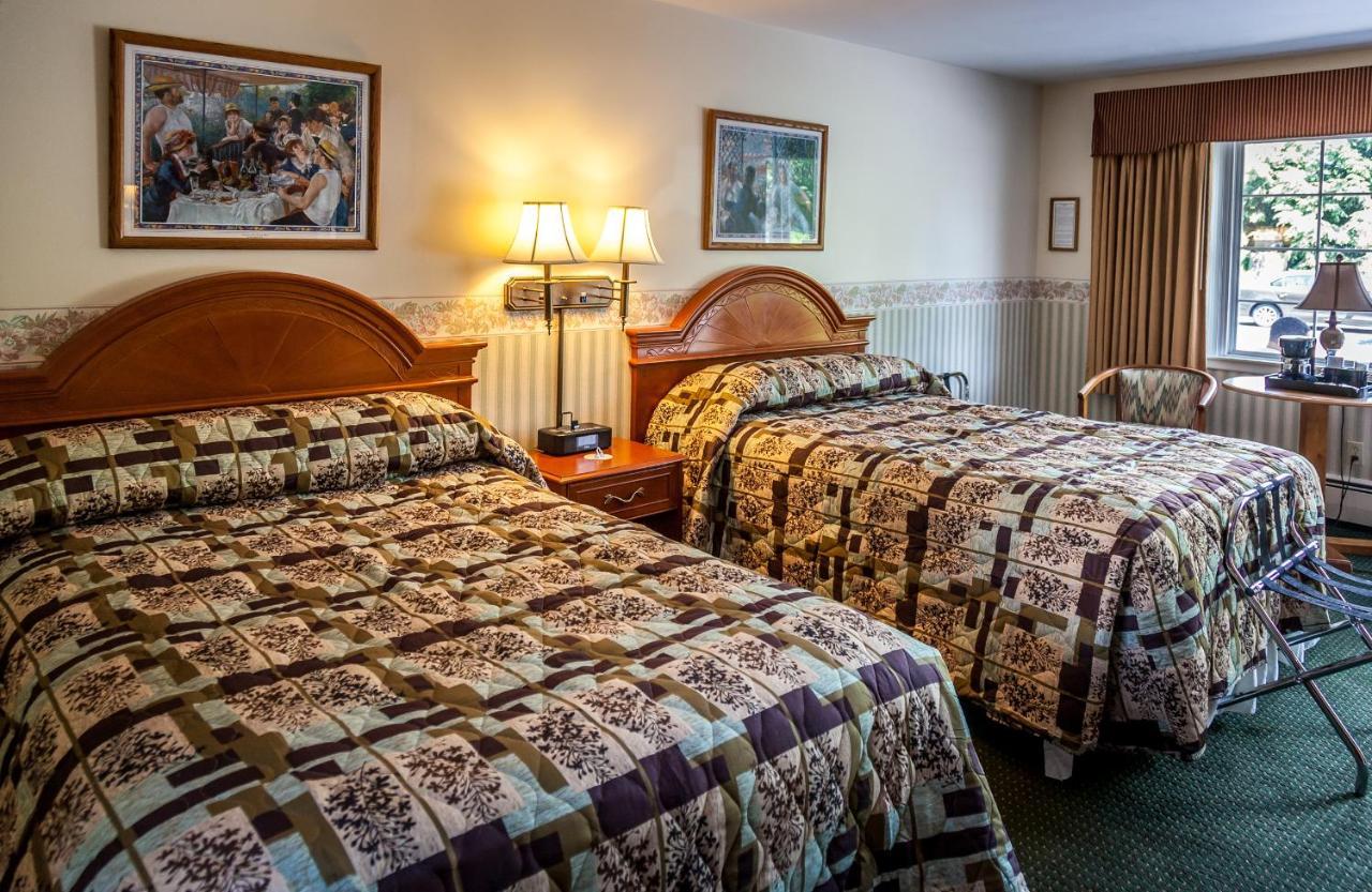 Maple Terrace Motel Williamstown Bagian luar foto