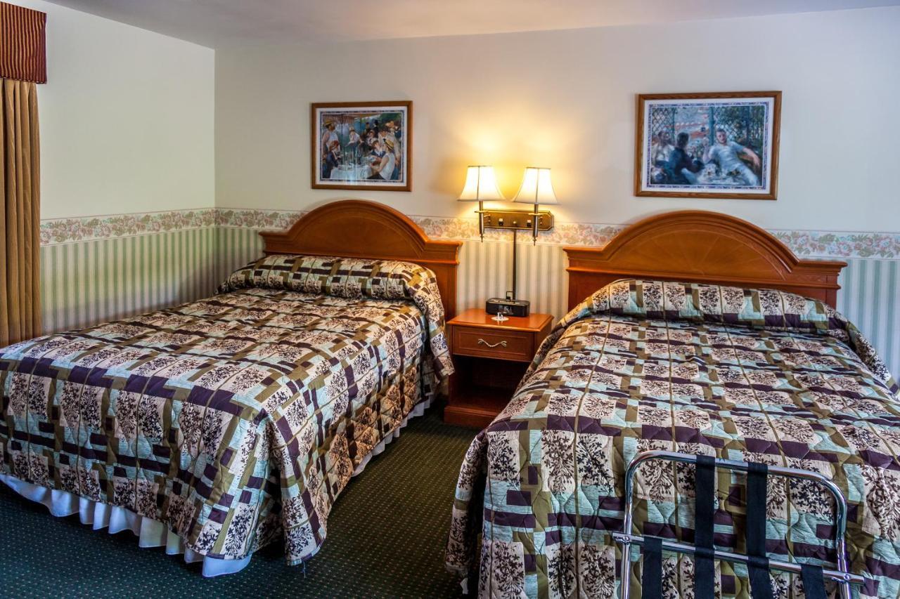 Maple Terrace Motel Williamstown Bagian luar foto