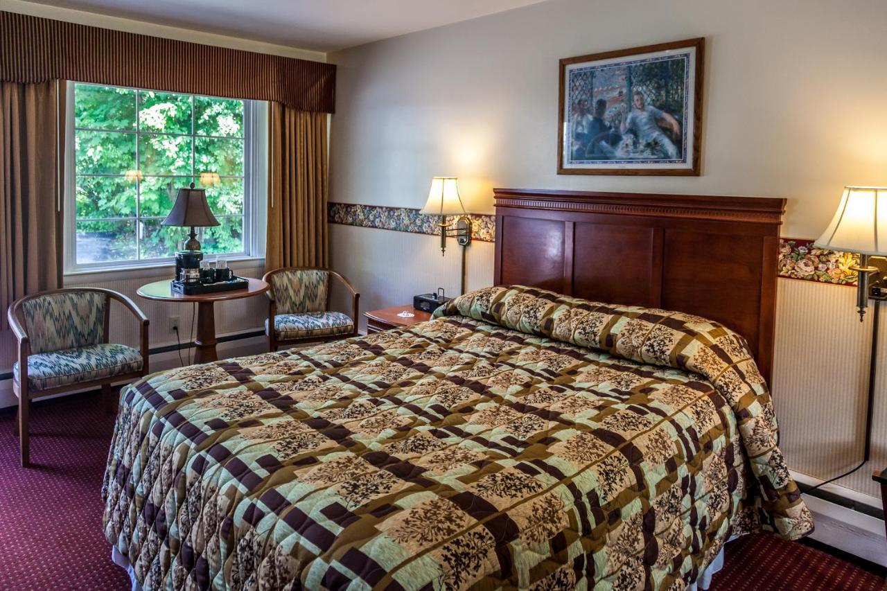 Maple Terrace Motel Williamstown Bagian luar foto