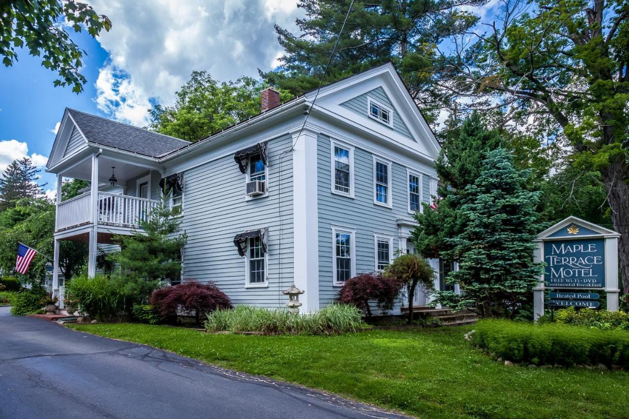 Maple Terrace Motel Williamstown Bagian luar foto