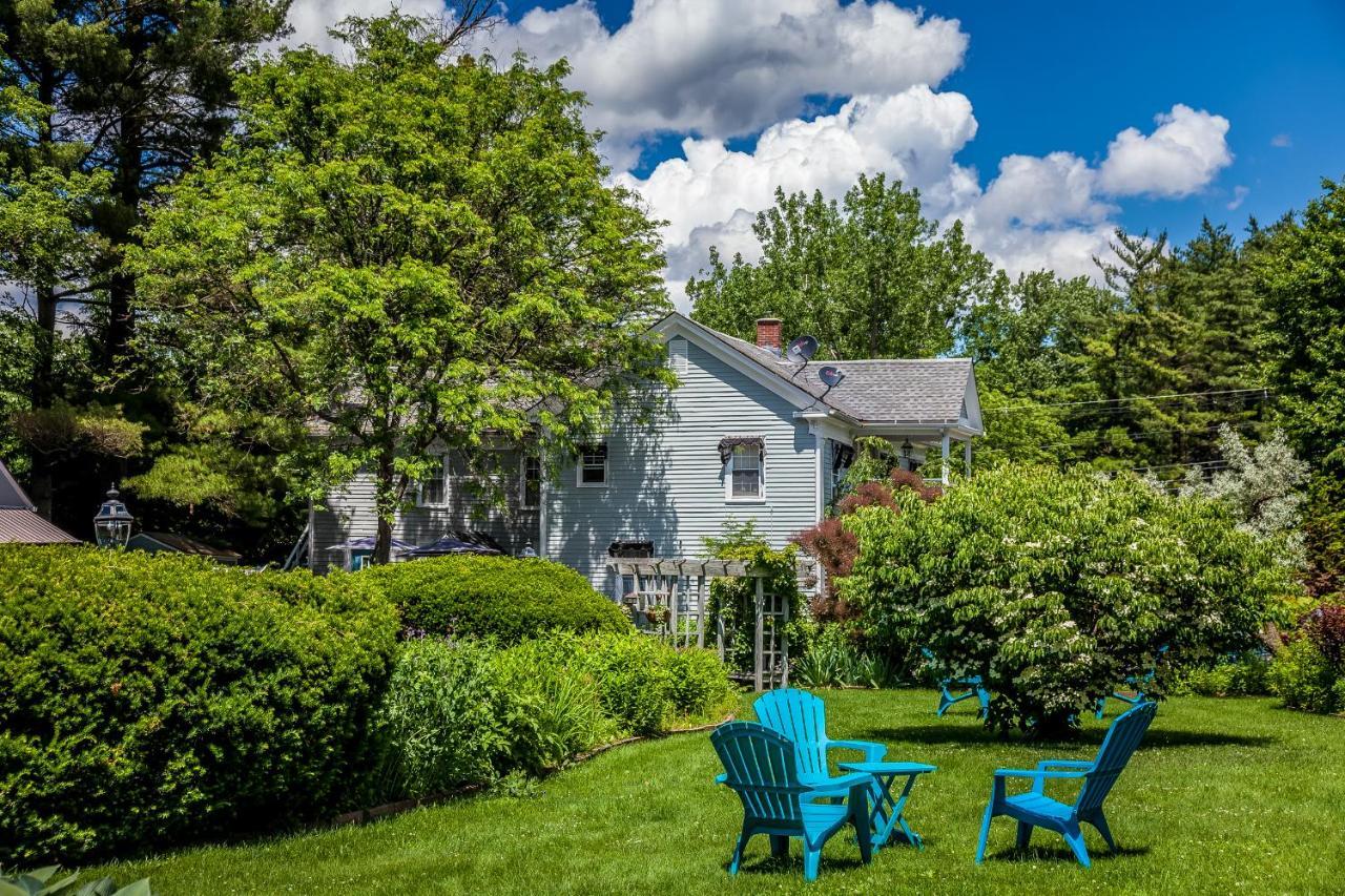 Maple Terrace Motel Williamstown Bagian luar foto
